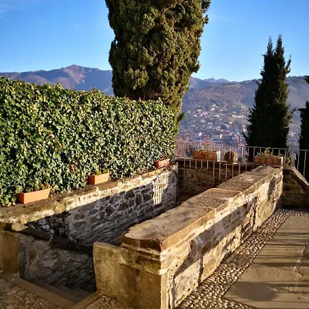 Dimora Delle Donnole Alta Bed and Breakfast 4*